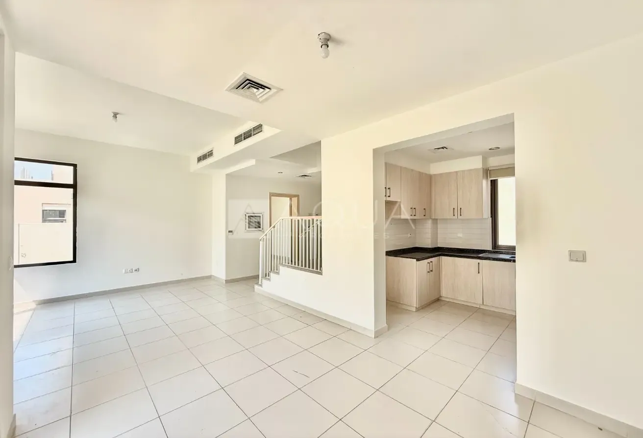CORNER UNIT | STUDY ROOM | CLOSE TO POOL