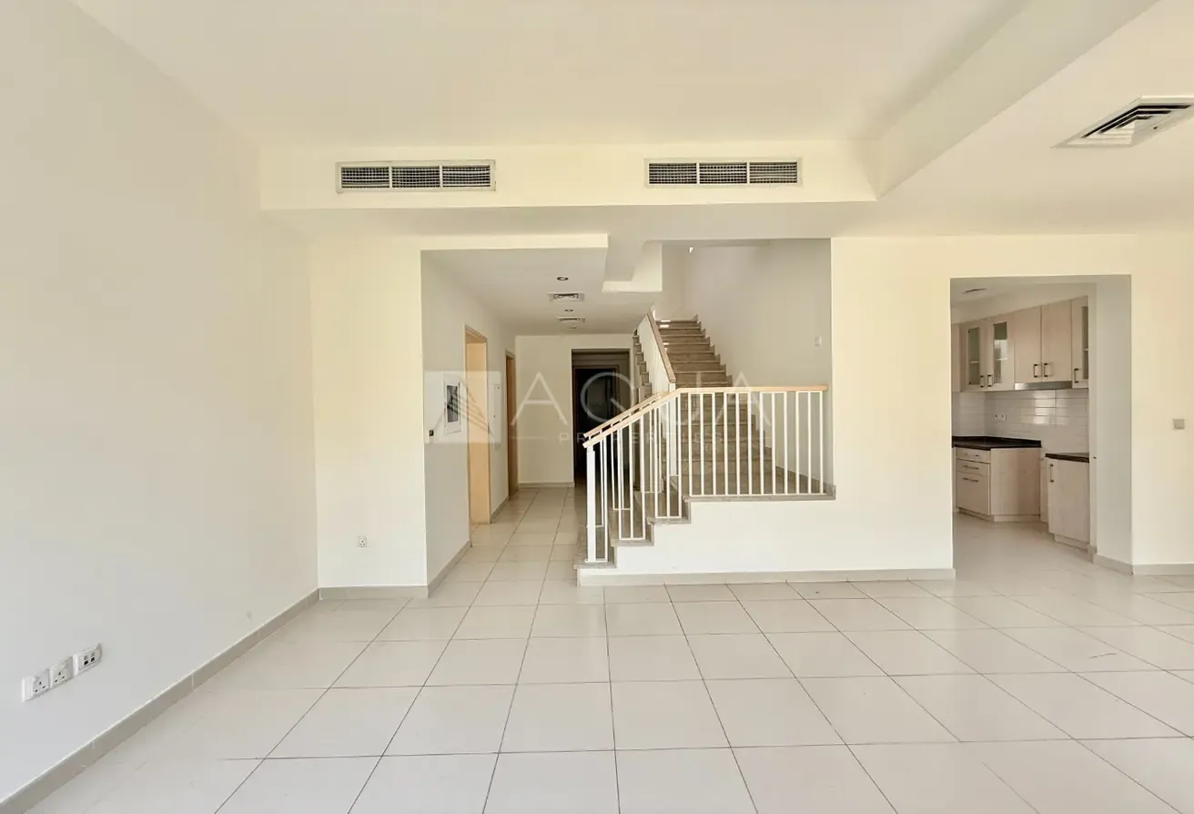 CORNER UNIT | STUDY ROOM | CLOSE TO POOL
