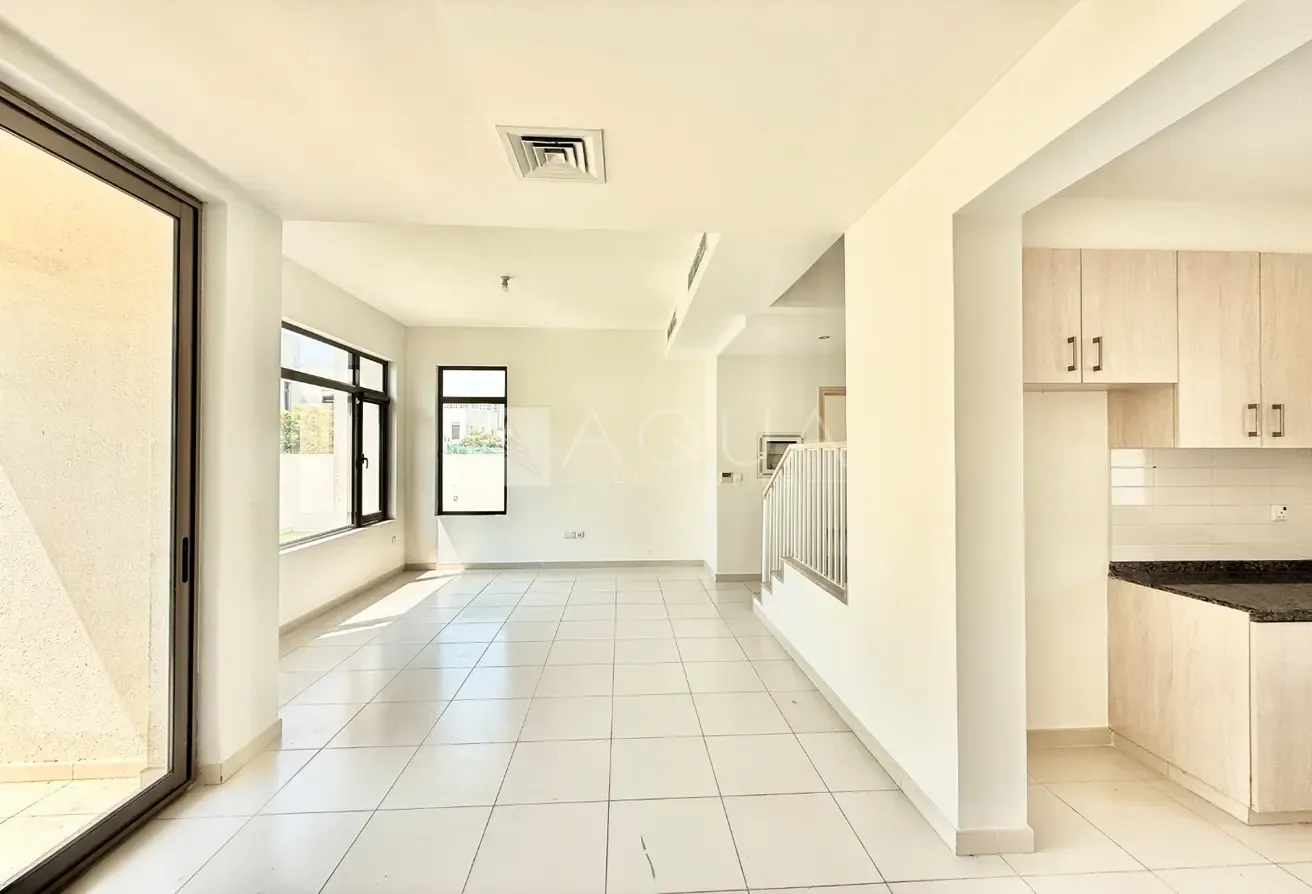 CORNER UNIT | STUDY ROOM | CLOSE TO POOL