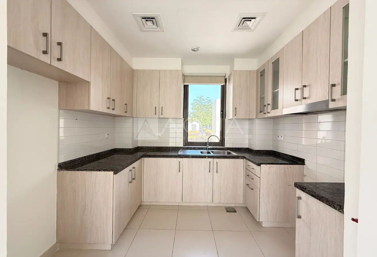 CORNER UNIT | STUDY ROOM | CLOSE TO POOL
