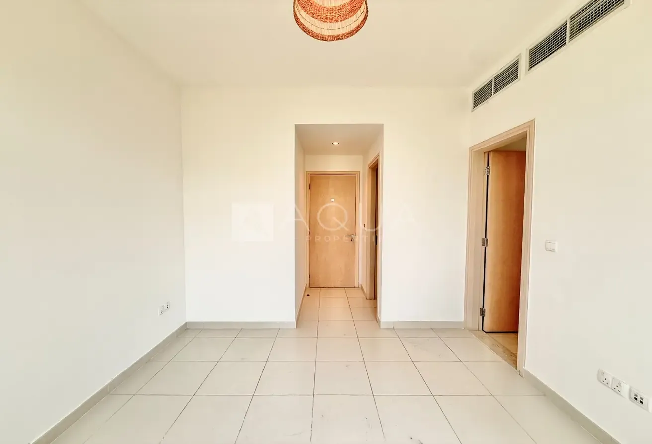CORNER UNIT | STUDY ROOM | CLOSE TO POOL