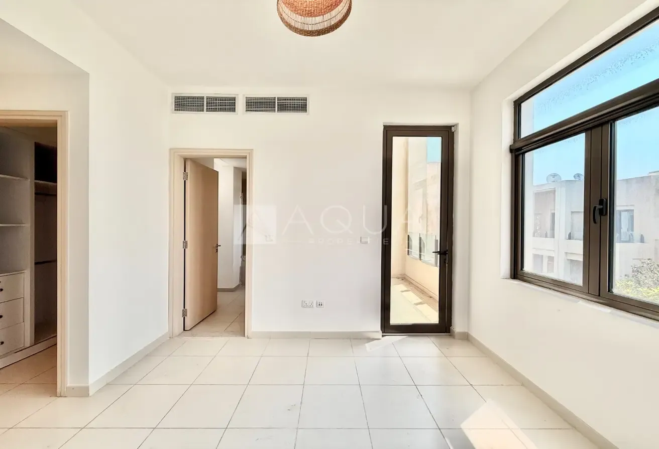 CORNER UNIT | STUDY ROOM | CLOSE TO POOL