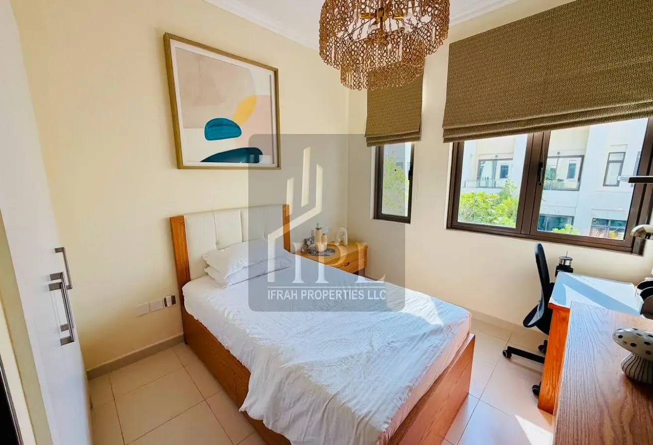 Luxury Fully Furnished | Upgraded | Ready to Move