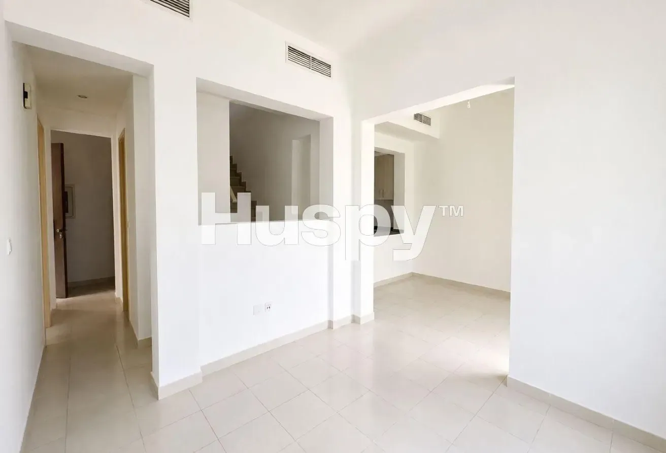 Vacant | Single Row | Near Pool and Park