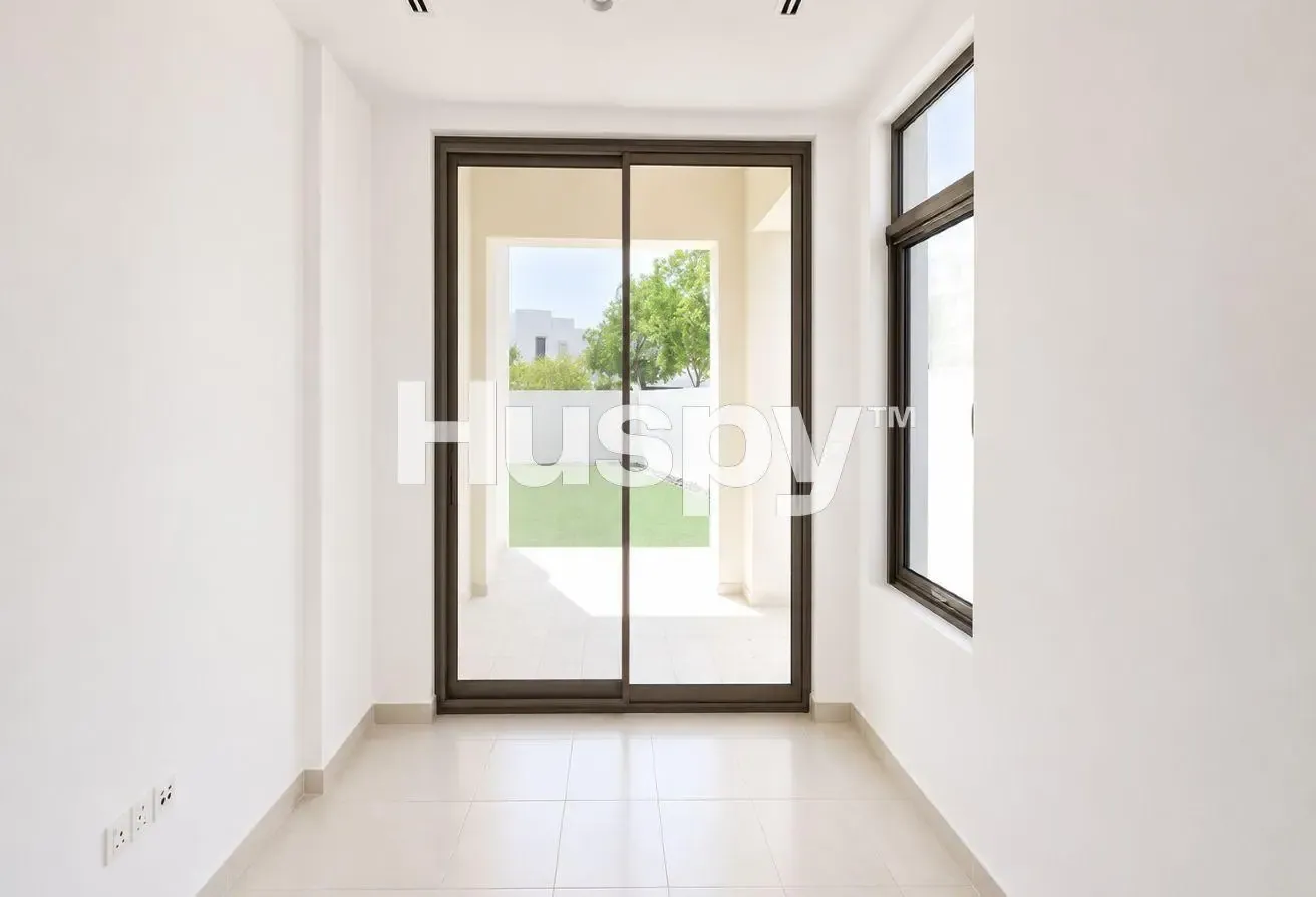 Vacant | Single Row | Near Pool and Park