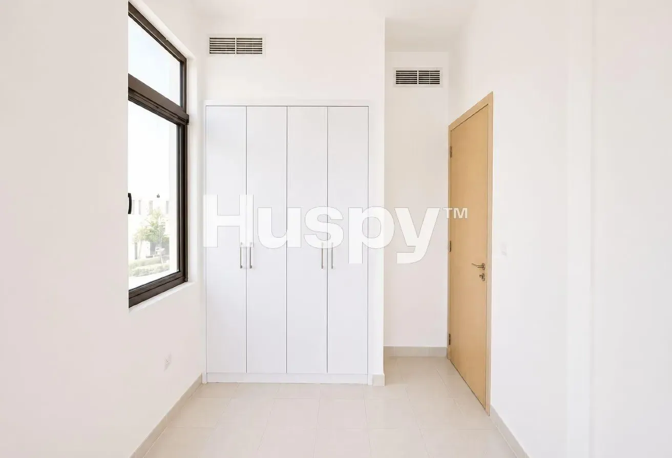 Vacant | Single Row | Near Pool and Park