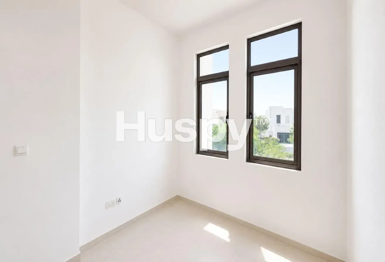 Vacant | Single Row | Near Pool and Park
