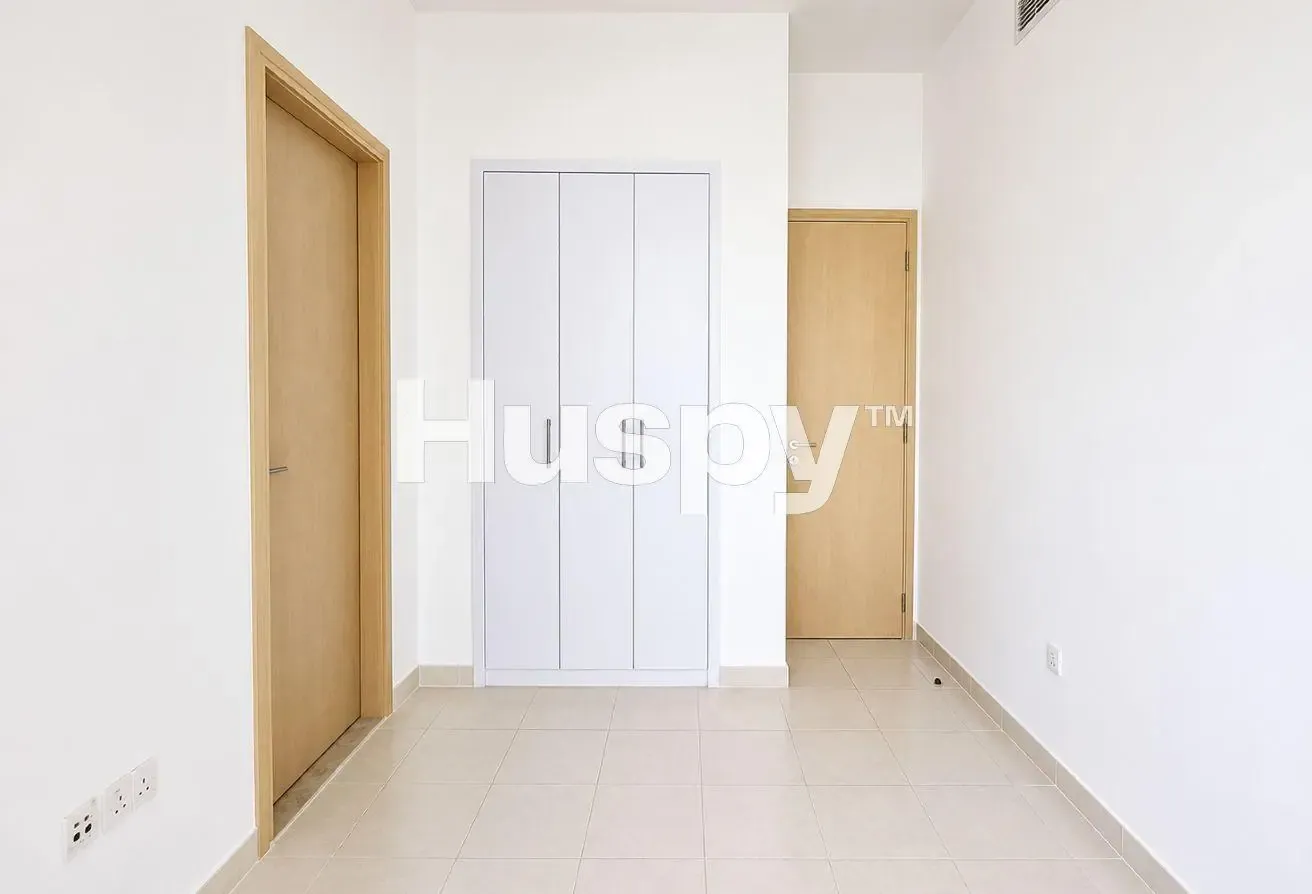 Vacant | Single Row | Near Pool and Park