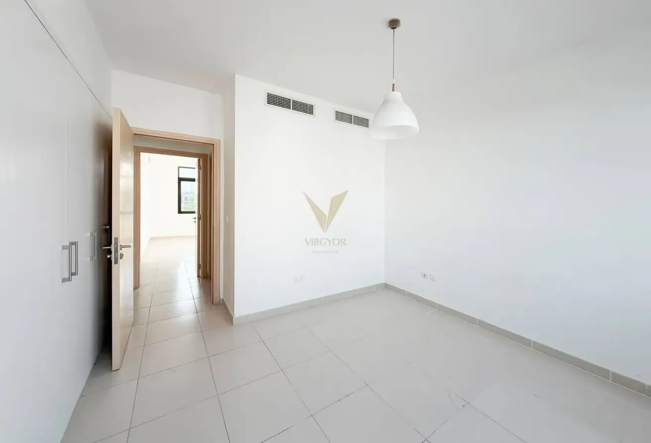 VACANT 4BR TH | SINGLE ROW | BIG PLOT
