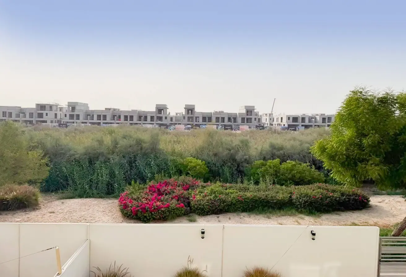 VACANT 4BR TH | SINGLE ROW | BIG PLOT