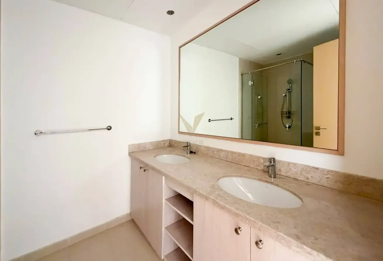 VACANT 4BR TH | SINGLE ROW | BIG PLOT