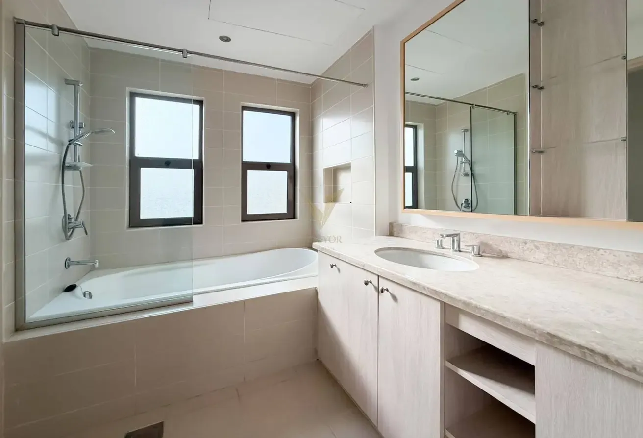 VACANT 4BR TH | SINGLE ROW | BIG PLOT
