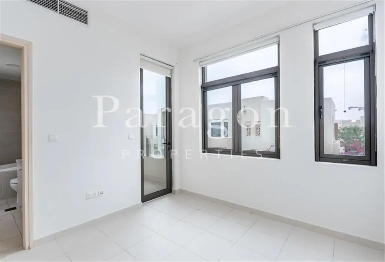 Corner Unit | Type J | Close to Park and Pool