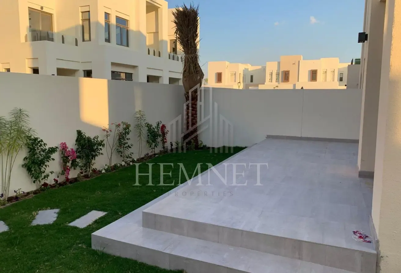 Well-Maintained Villa | Enclosed Garage | Ready to Move In