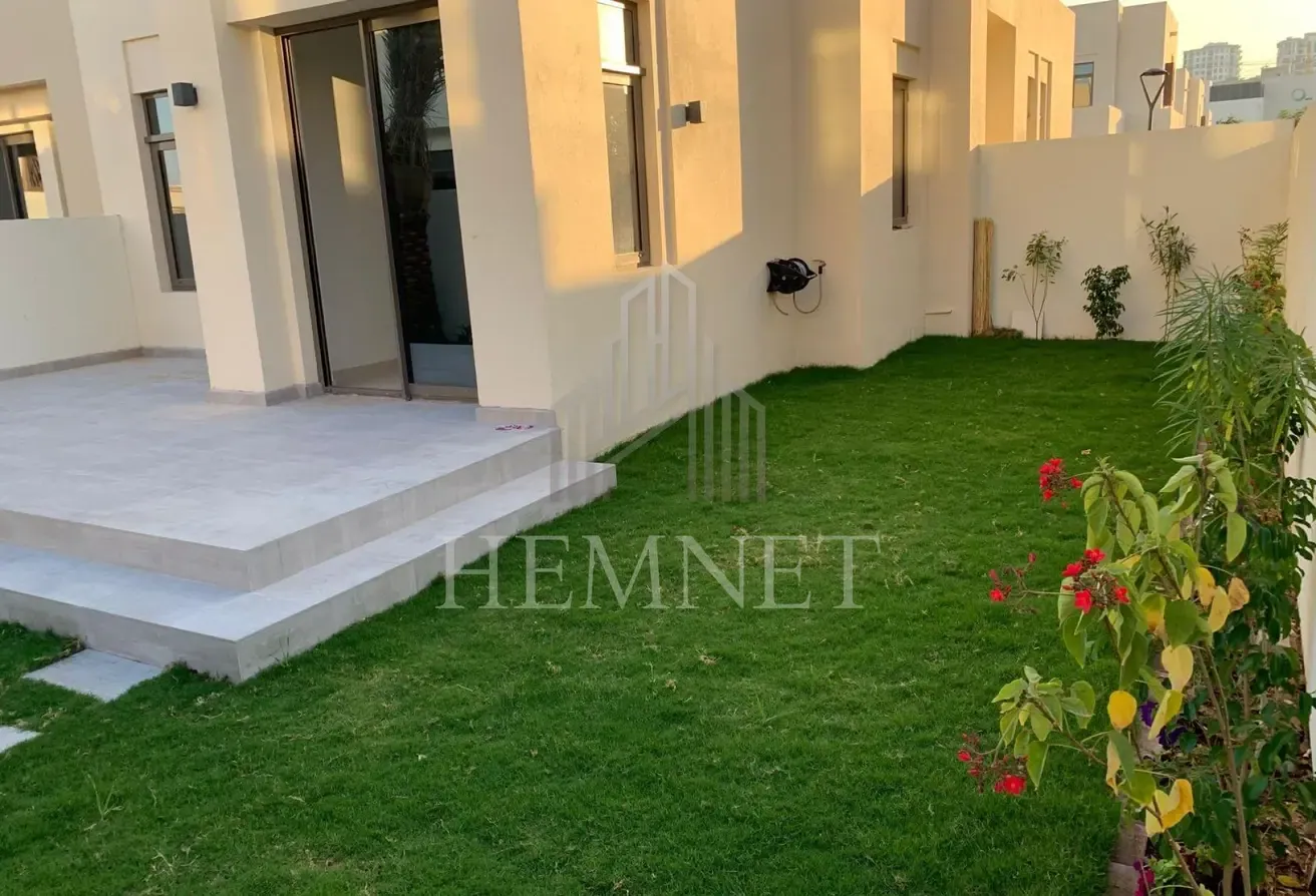 Well-Maintained Villa | Enclosed Garage | Ready to Move In