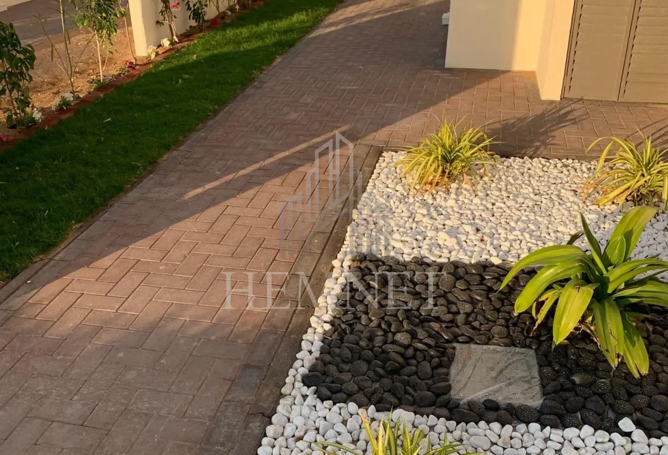 Well-Maintained Villa | Enclosed Garage | Ready to Move In