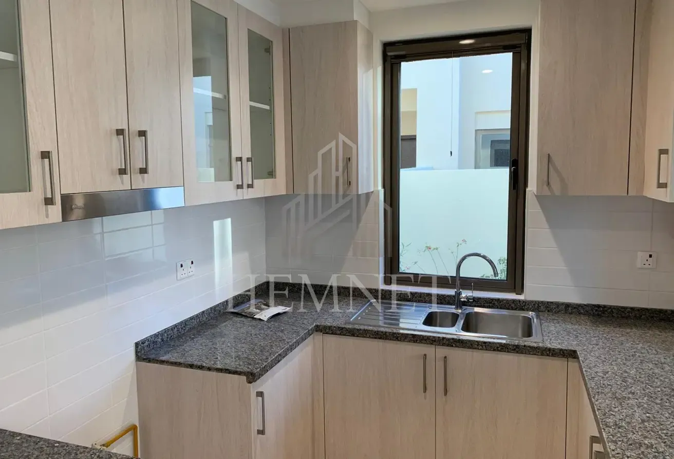 Well-Maintained Villa | Enclosed Garage | Ready to Move In