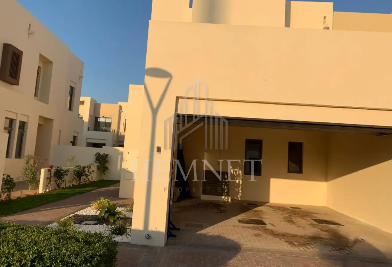 Well-Maintained Villa | Enclosed Garage | Ready to Move In