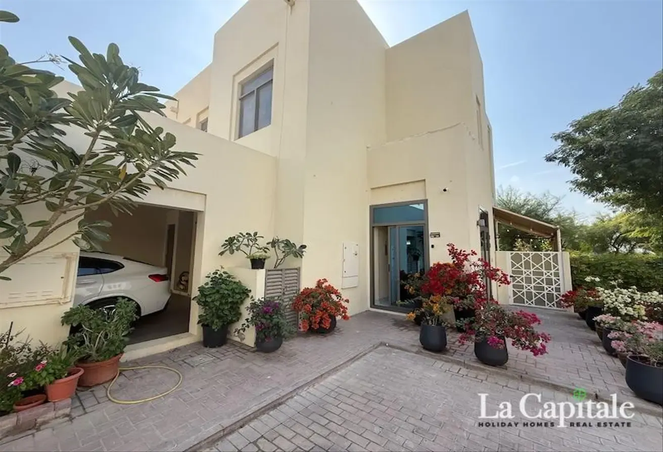 WELL PRICED | RENOVATED | READY TO MOVE IN
