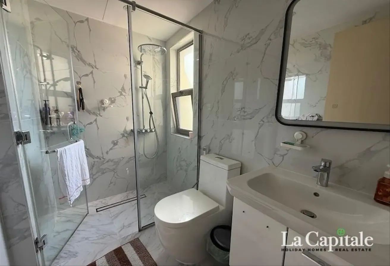 WELL PRICED | RENOVATED | READY TO MOVE IN