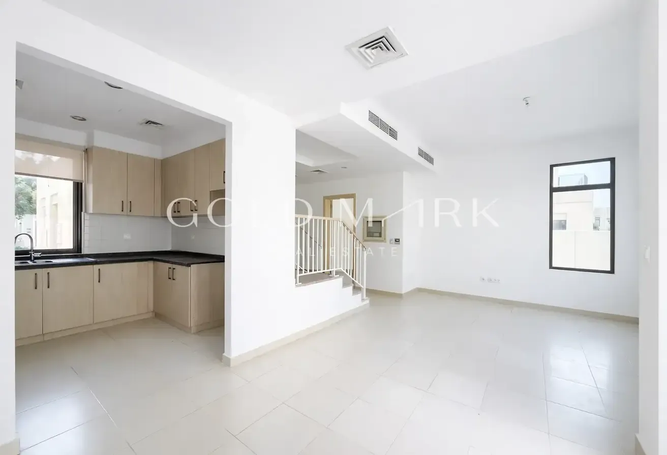 End Unit | Study Room | Near Park and Pool