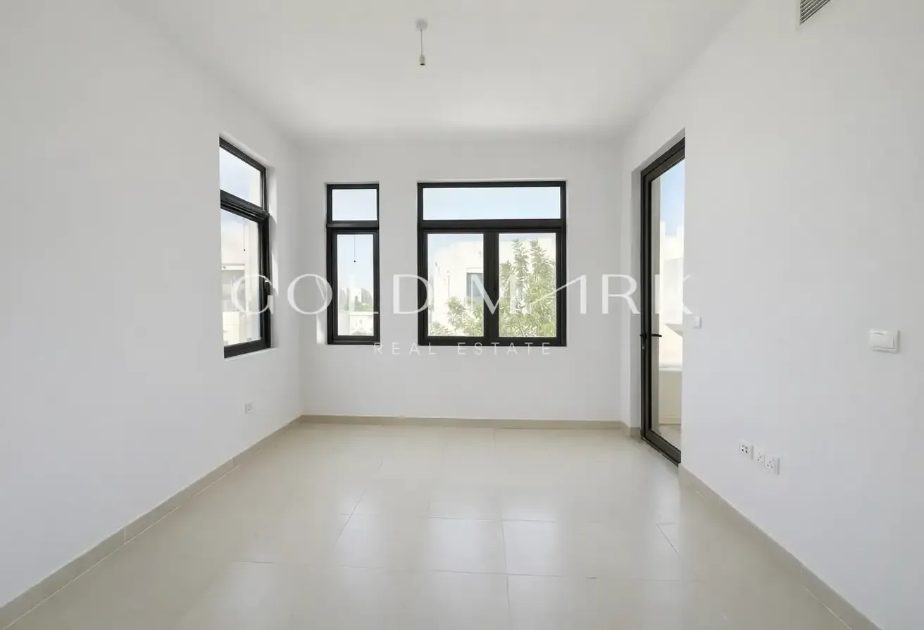 End Unit | Study Room | Near Park and Pool