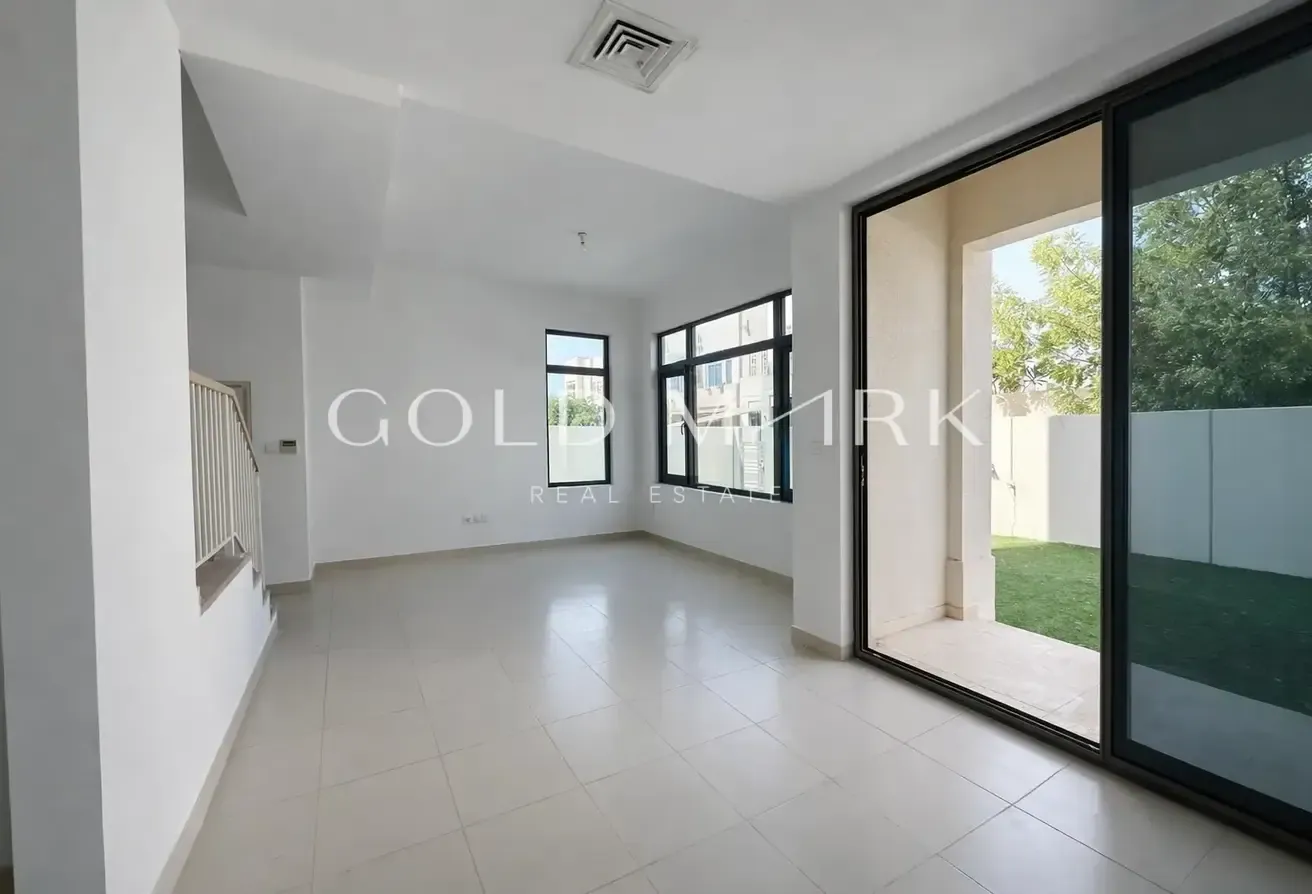 End Unit | Study Room | Near Park and Pool