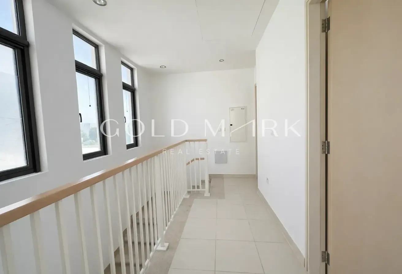 End Unit | Study Room | Near Park and Pool