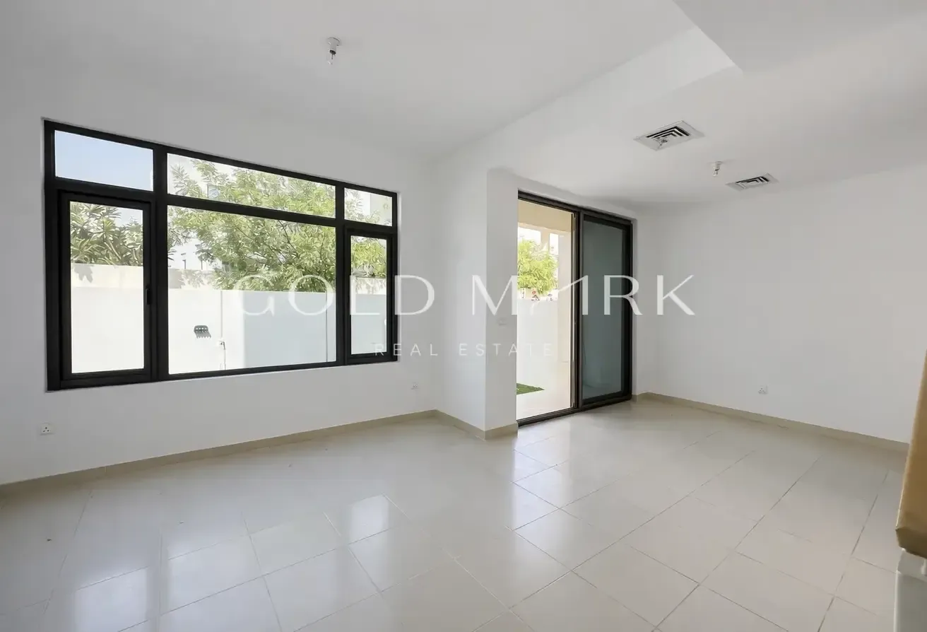 End Unit | Study Room | Near Park and Pool