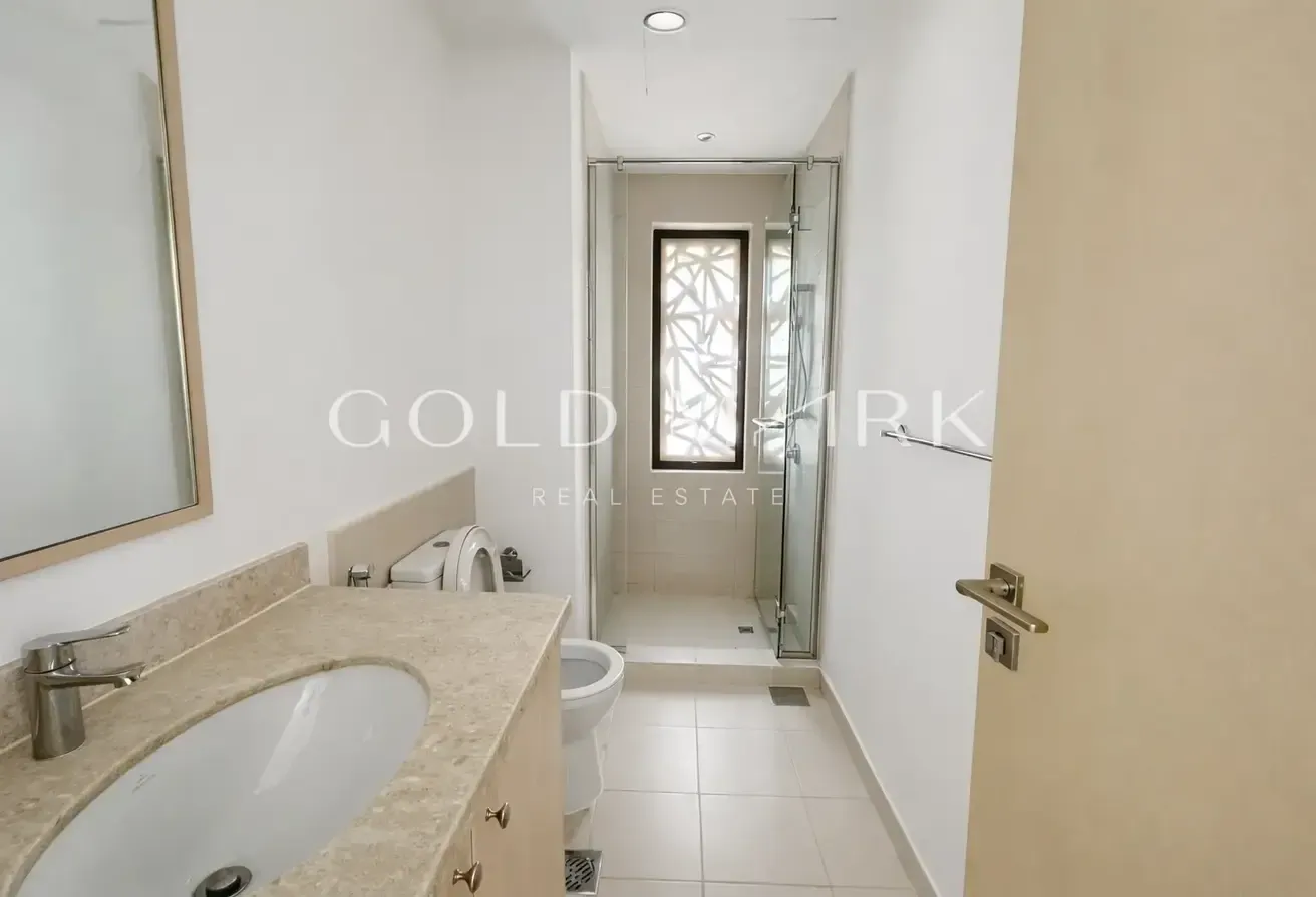 End Unit | Study Room | Near Park and Pool