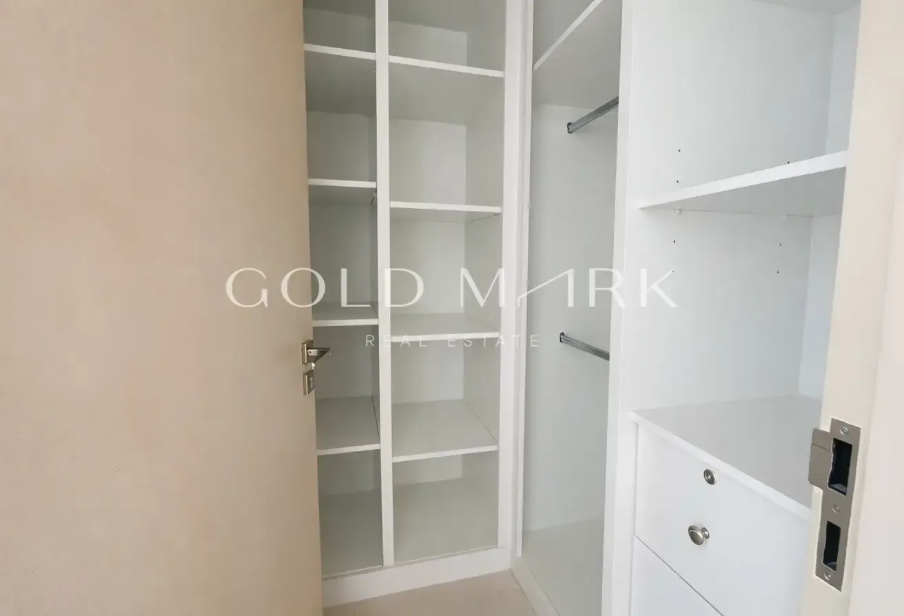 End Unit | Study Room | Near Park and Pool