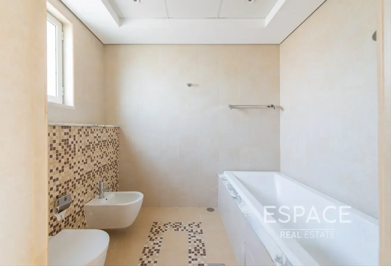 4 Bed | Close to Amenities | Vacant 25th Aug
