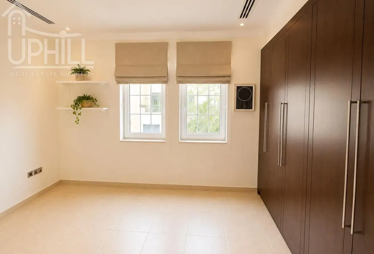 Well Maintained 3 Beds District 8 Jumeirah Park