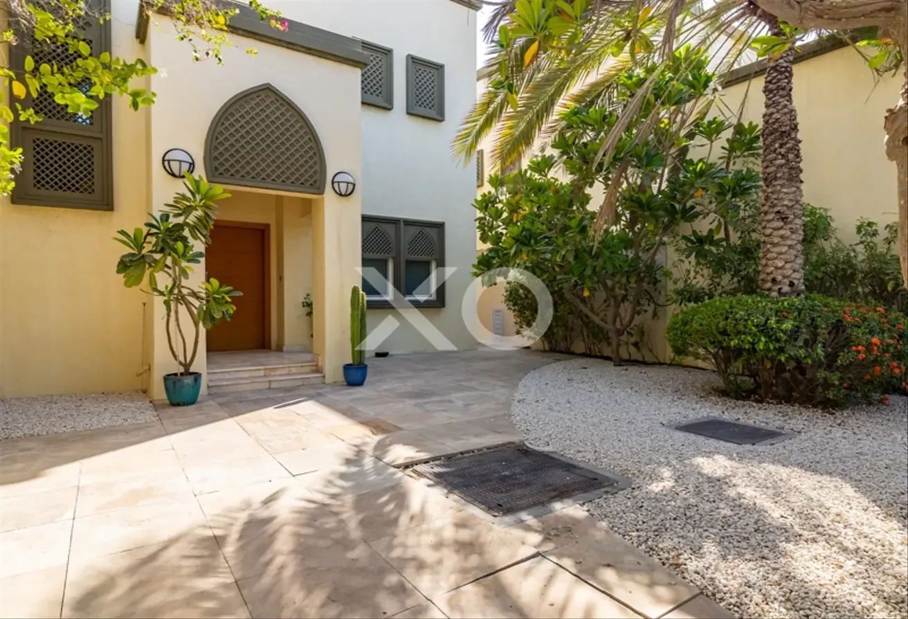 Private Pool | Vacant | Well Maintained