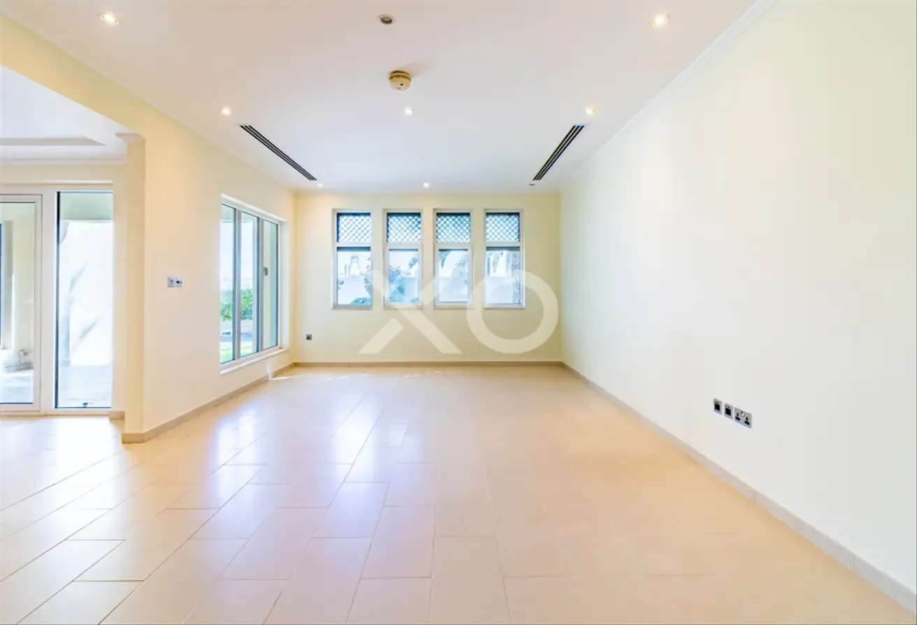 Private Pool | Vacant | Well Maintained