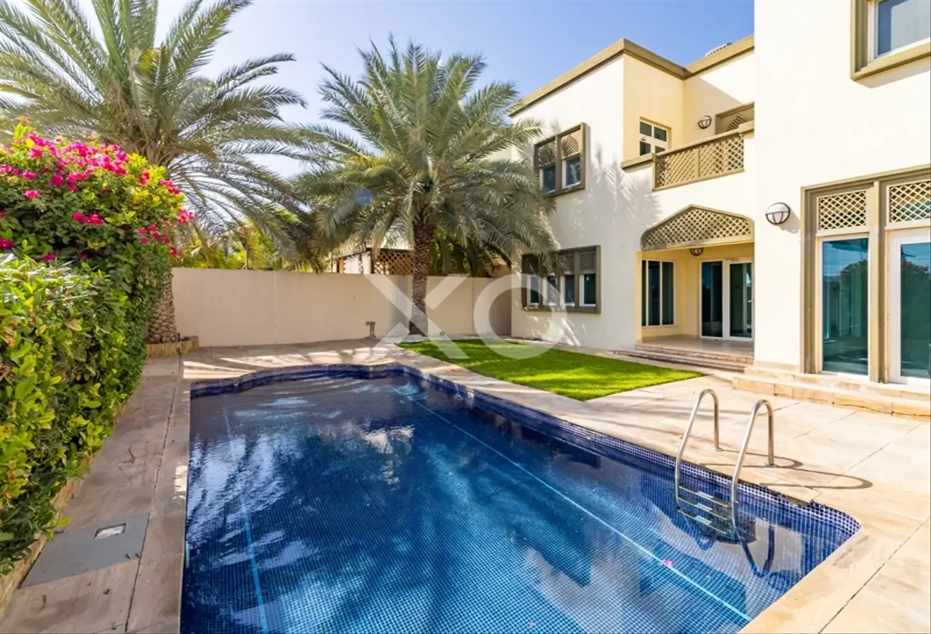 Private Pool | Vacant | Well Maintained