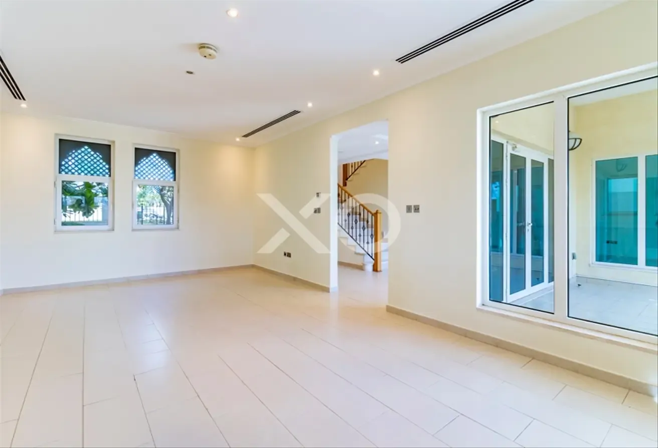 Private Pool | Vacant | Well Maintained