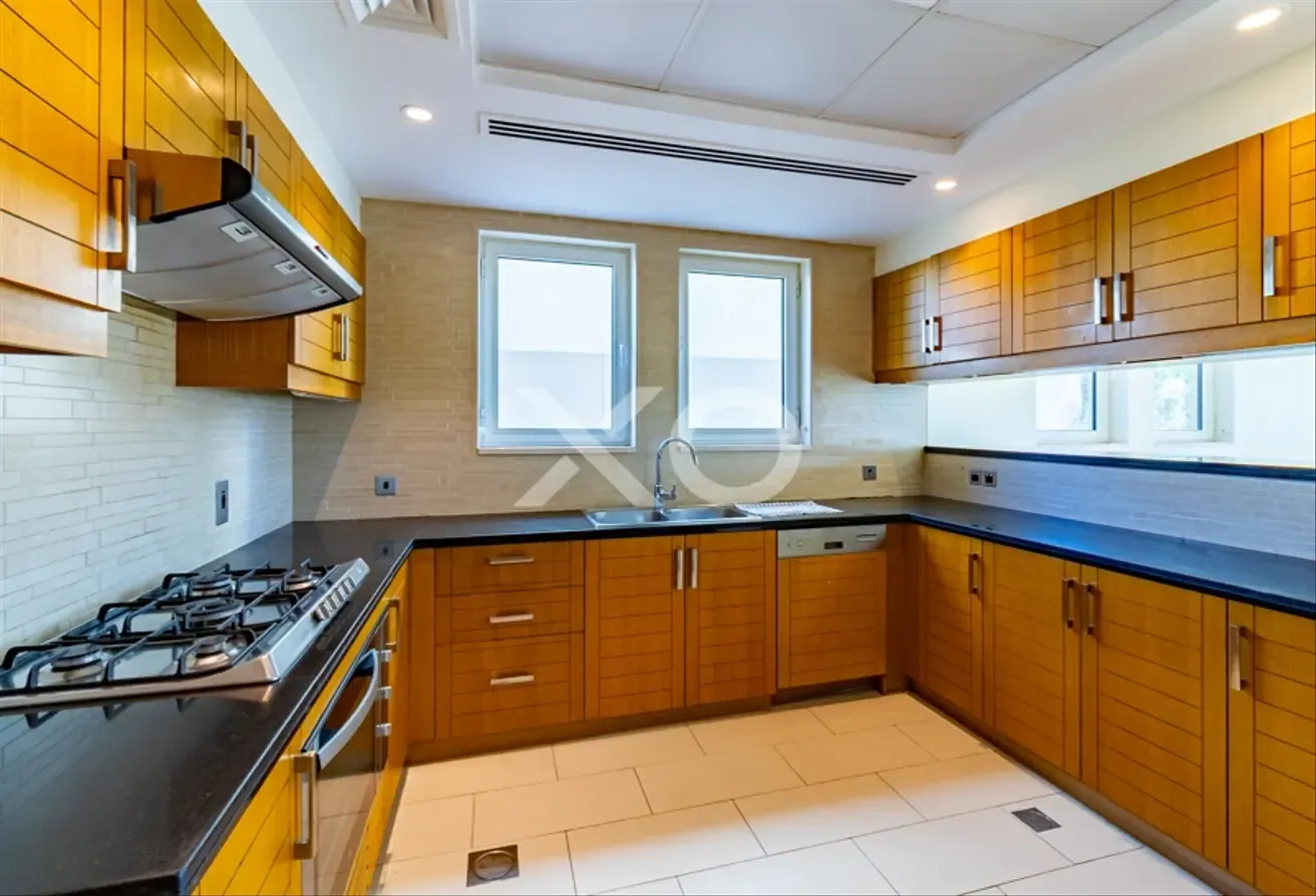 Private Pool | Vacant | Well Maintained