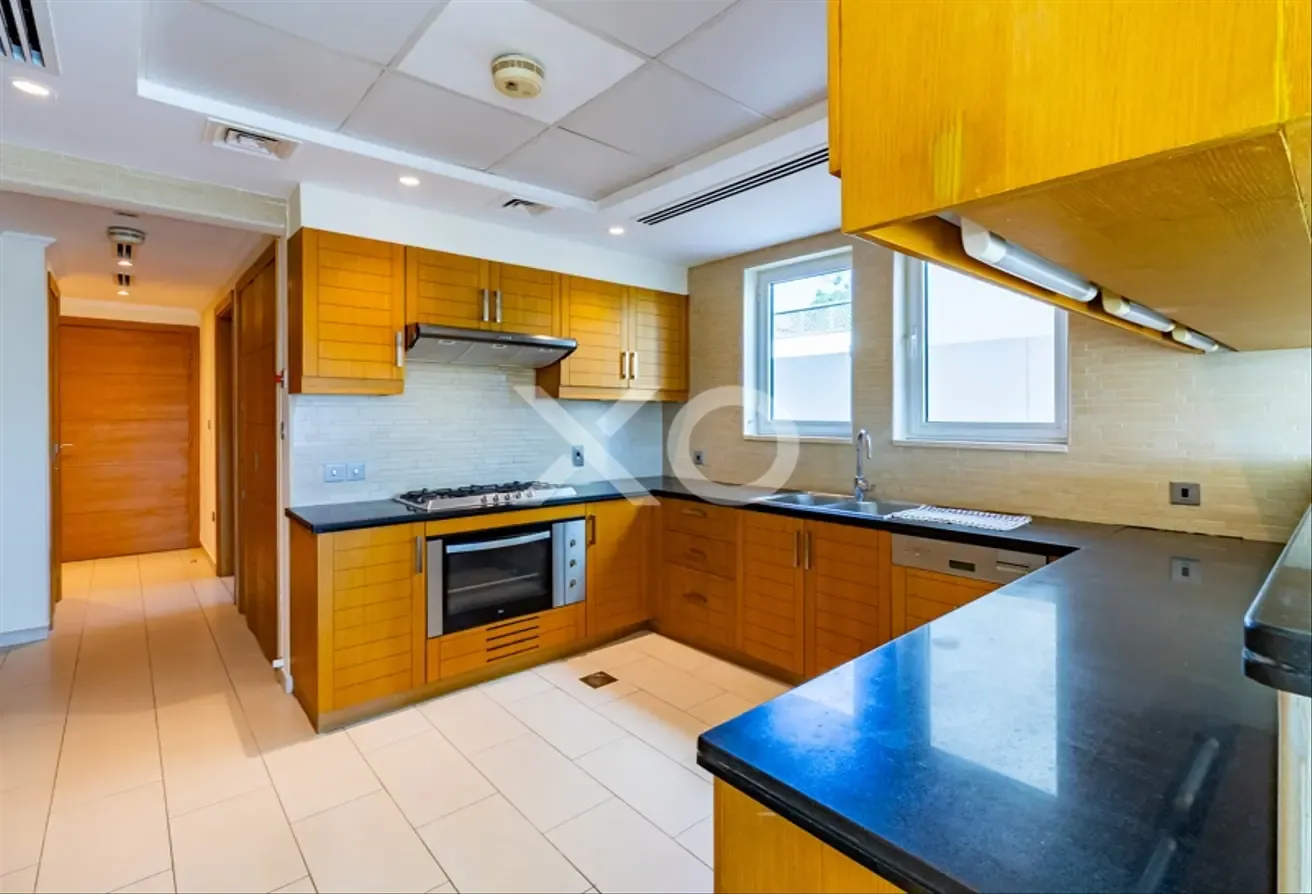 Private Pool | Vacant | Well Maintained