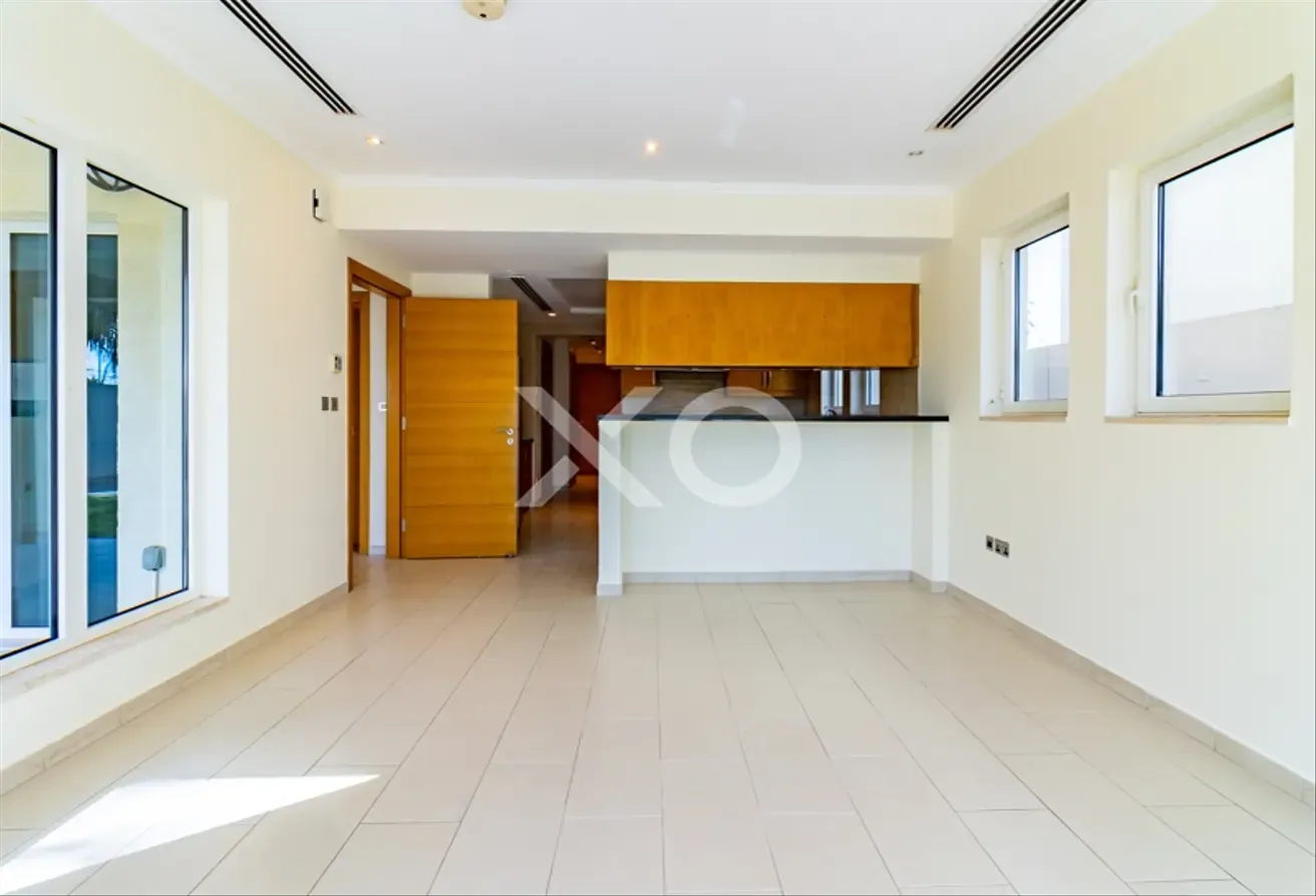 Private Pool | Vacant | Well Maintained