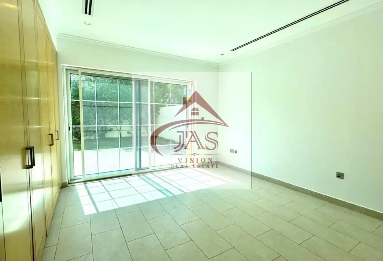 Landscaped Garden | Back to Back | 4bed Villa