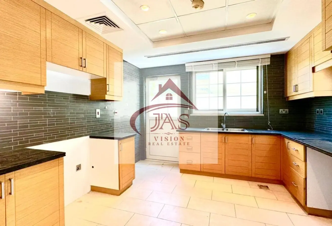 Landscaped Garden | Back to Back | 4bed Villa