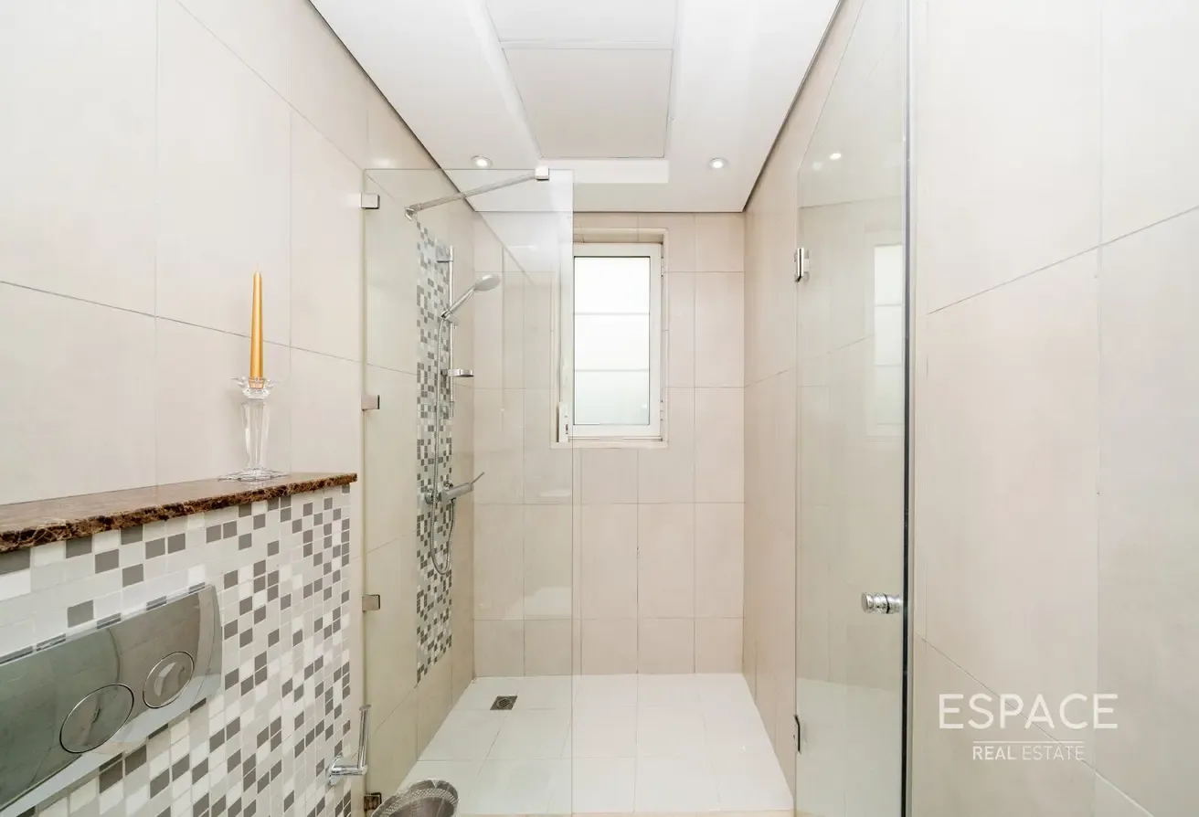 Opposite Park | Upgraded | 4 Beds