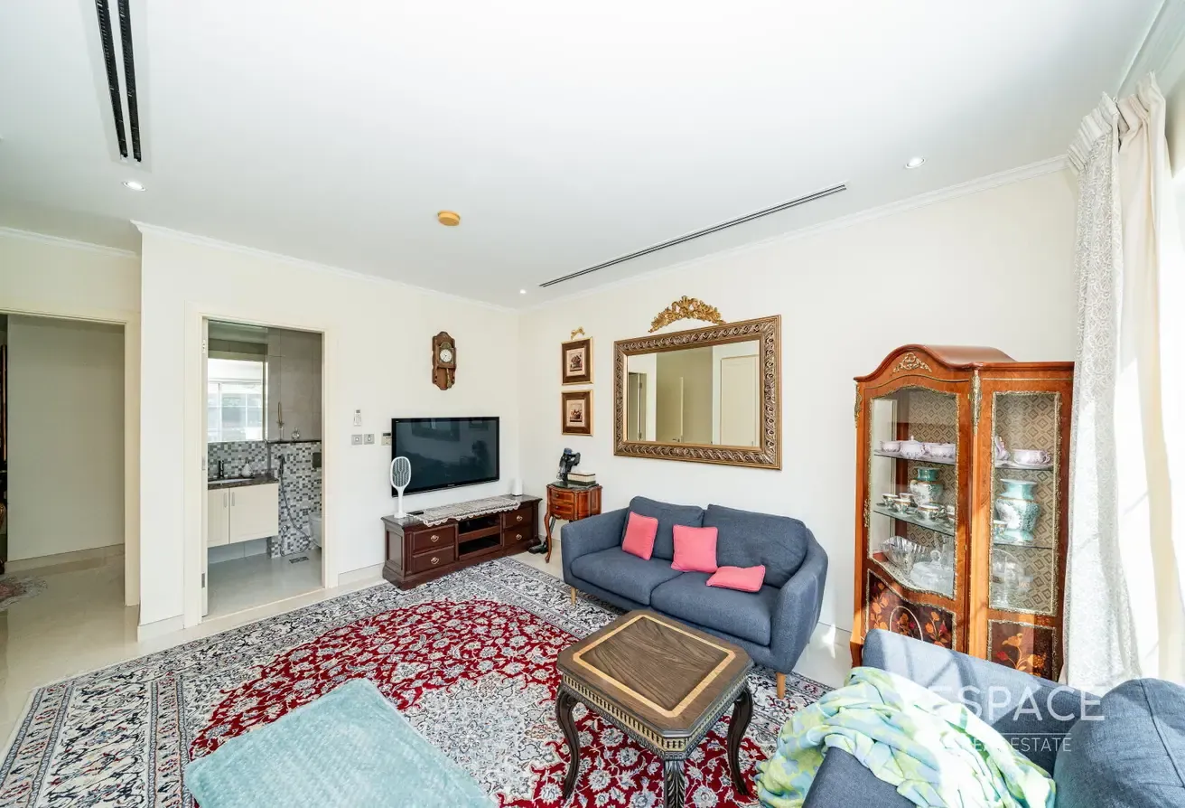 Opposite Park | Upgraded | 4 Beds