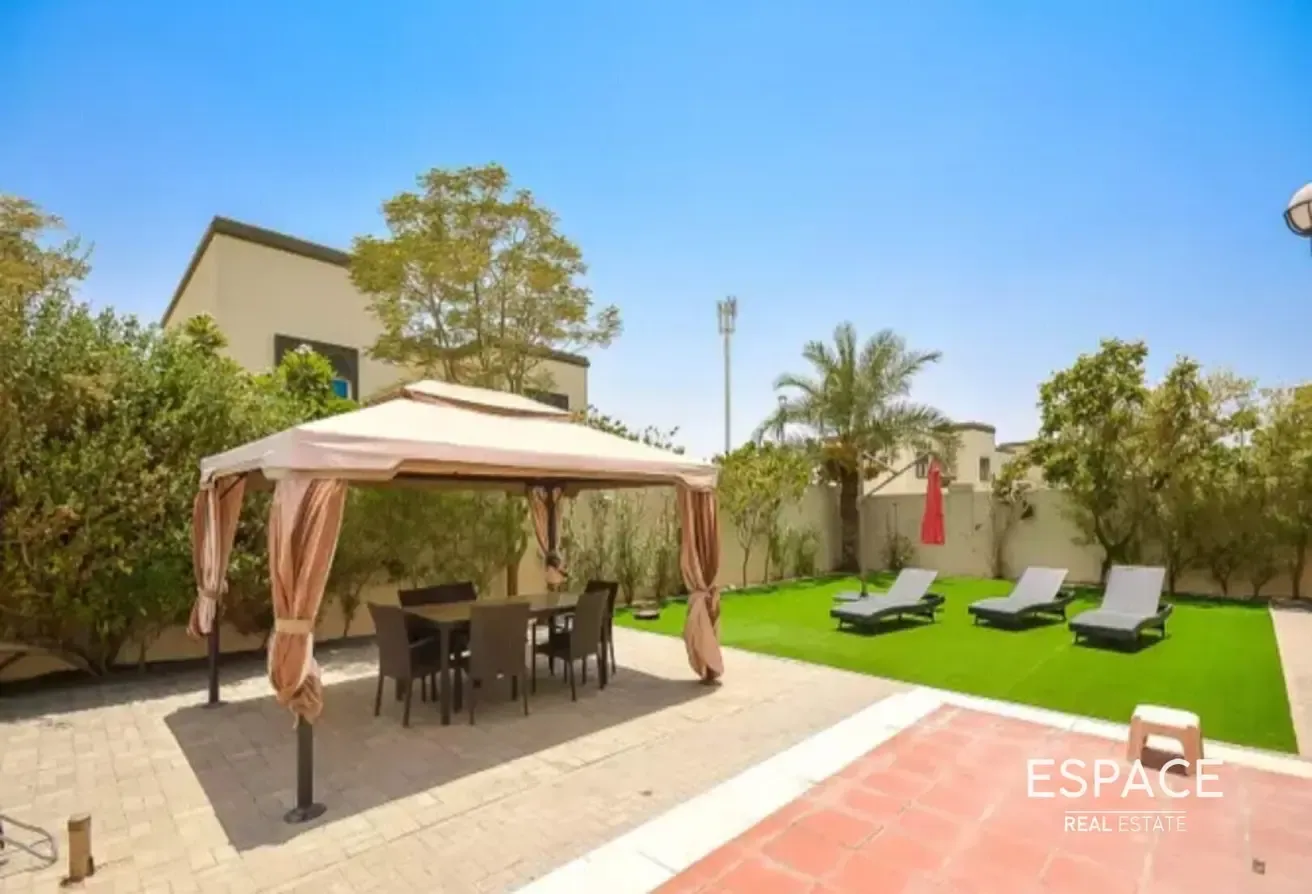 Corner Plot | Close to Amenties | Vacant 28th Aug