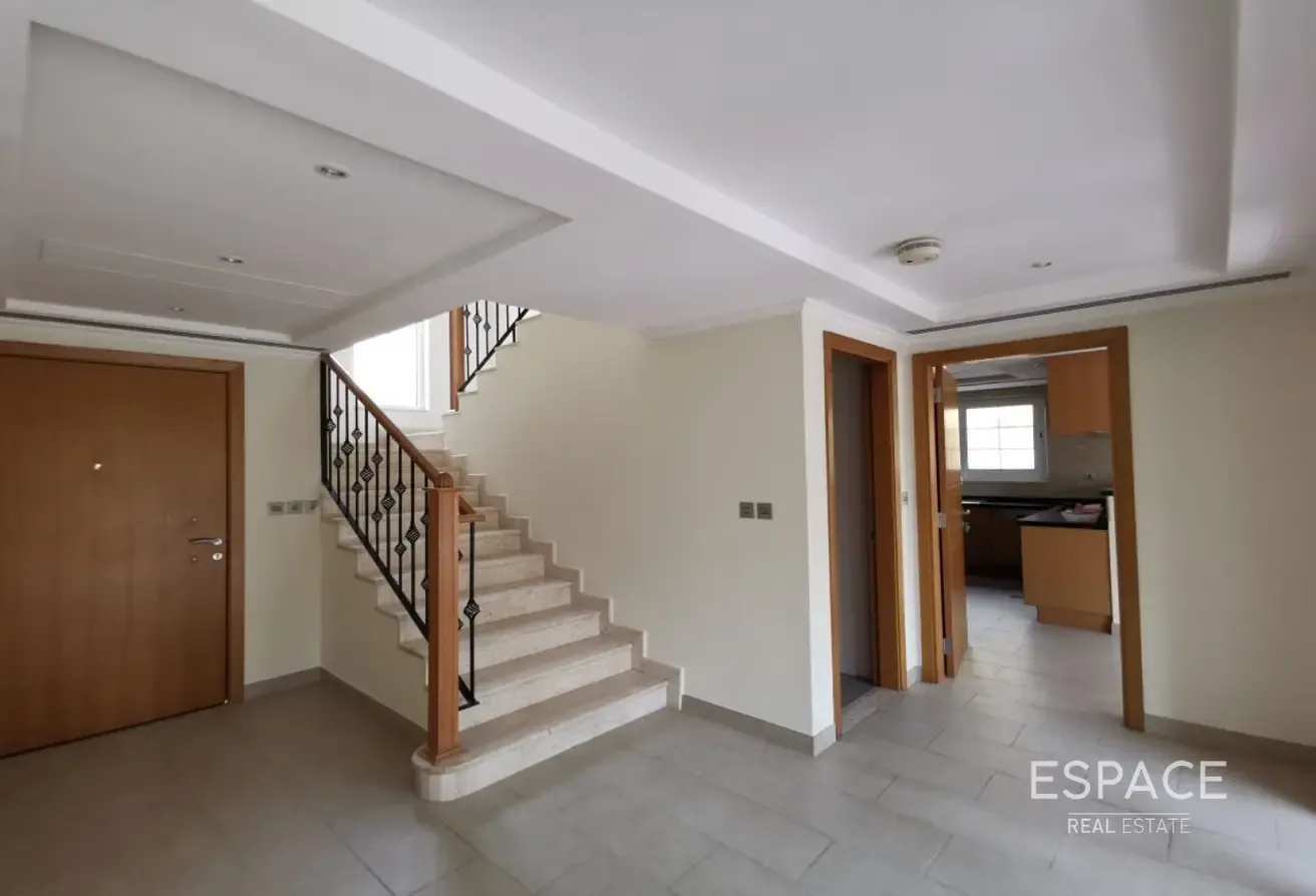Corner Plot | Close to Amenties | Vacant 28th Aug