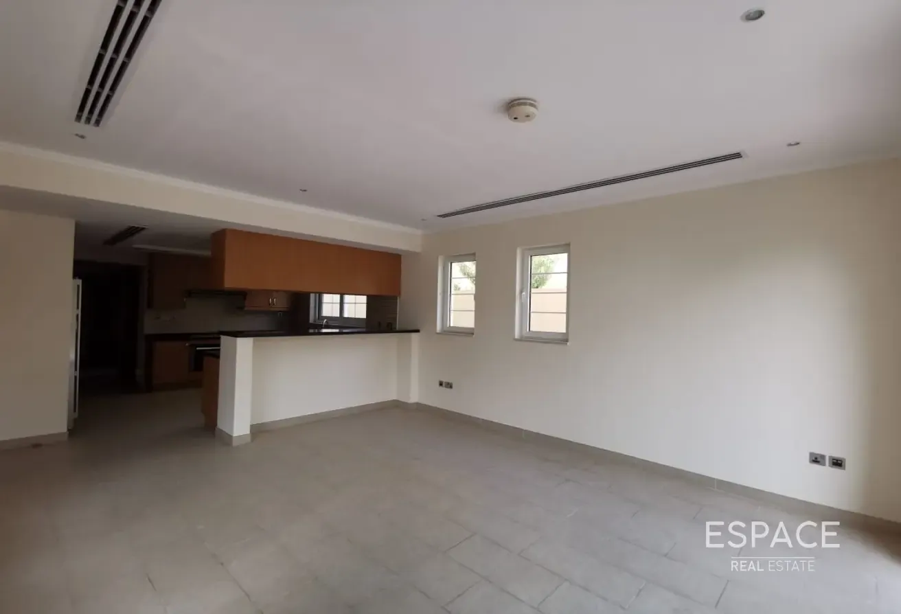Corner Plot | Close to Amenties | Vacant 28th Aug