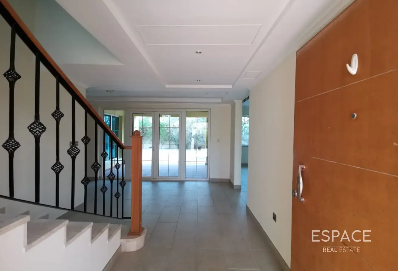 Corner Plot | Close to Amenties | Vacant 28th Aug