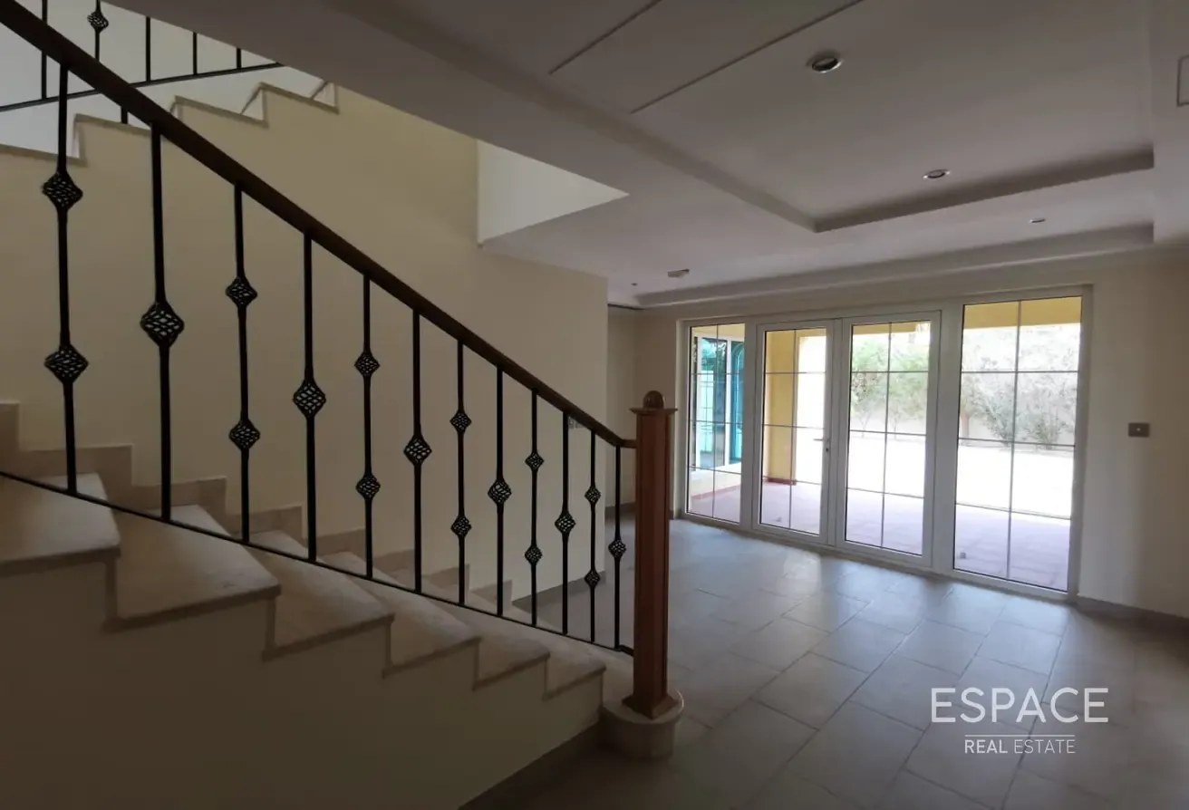 Corner Plot | Close to Amenties | Vacant 28th Aug