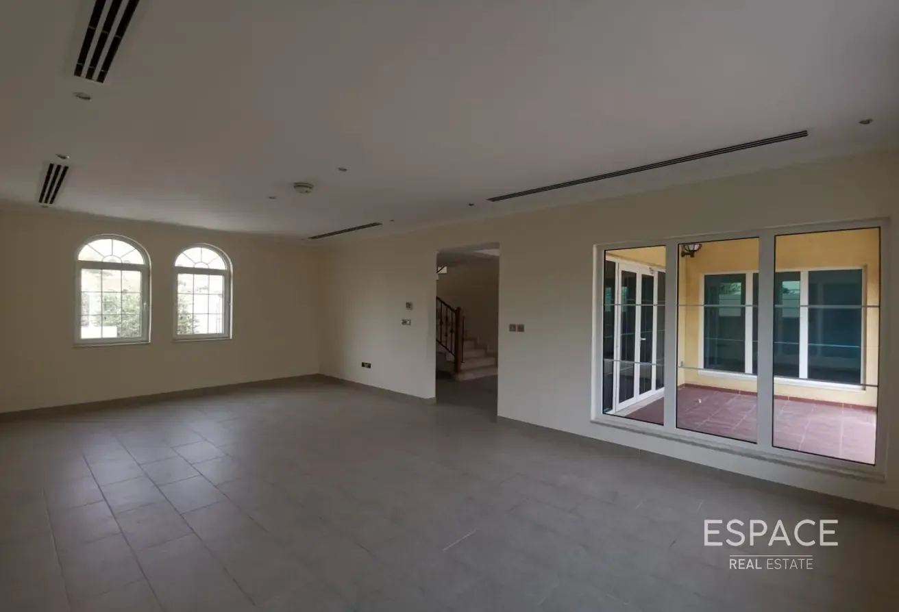 Corner Plot | Close to Amenties | Vacant 28th Aug